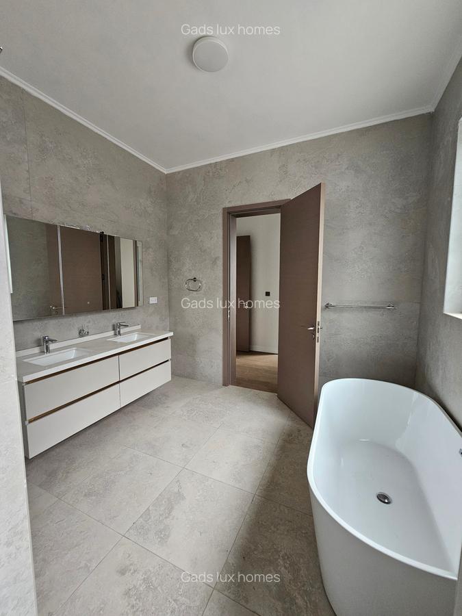 5 Bed Villa with En Suite at Lavington - 16