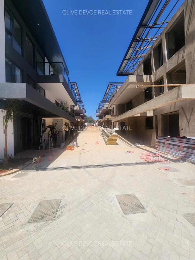 5 Bed Villa with En Suite in Lavington - 10