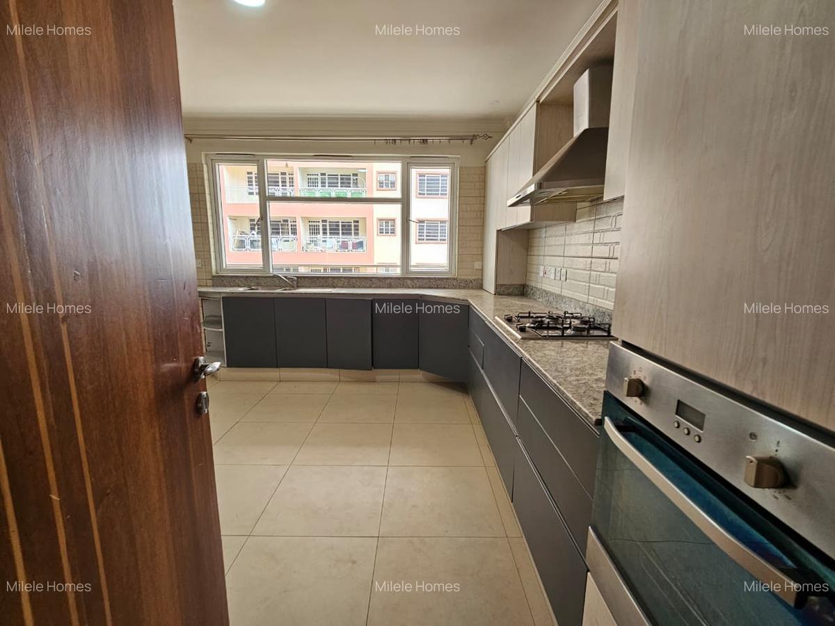 Serviced 3 Bed Apartment with En Suite in Parklands - 15