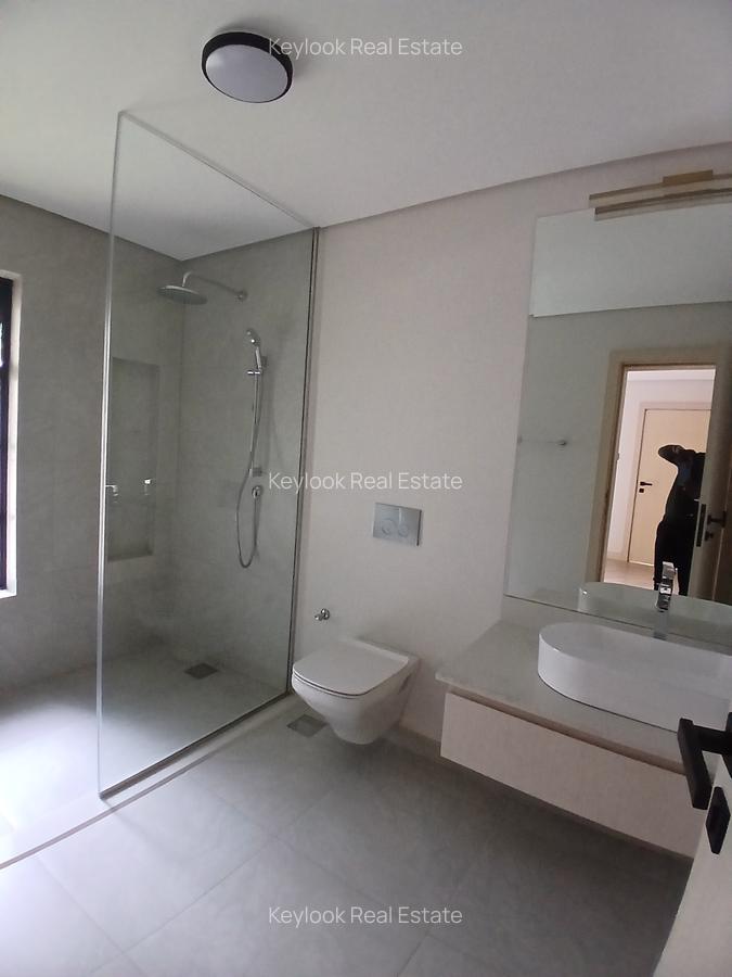 5 Bed Townhouse with En Suite in Lavington - 12