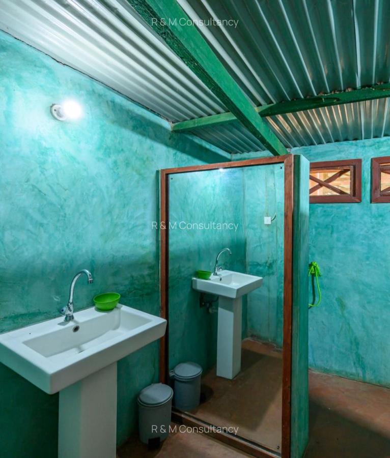 5 Bed House with En Suite in Watamu - 12