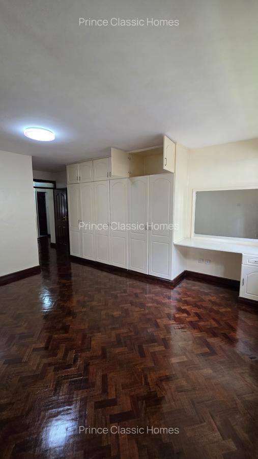 3 Bed Apartment with En Suite in Lavington - 1