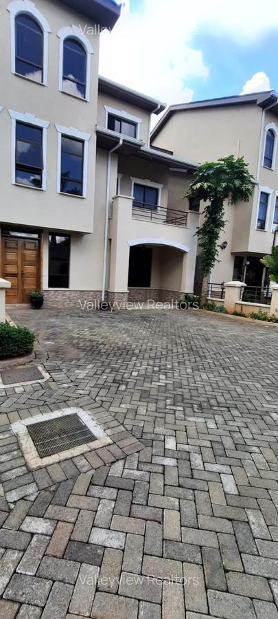 5 Bed Townhouse with En Suite at Lavington - 13