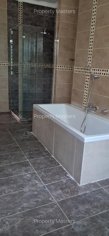 5 Bed Villa with En Suite at Convernt Drive - 9