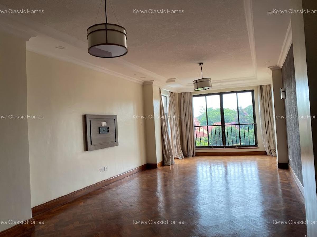 3 Bed Apartment with En Suite at Riverside - 5