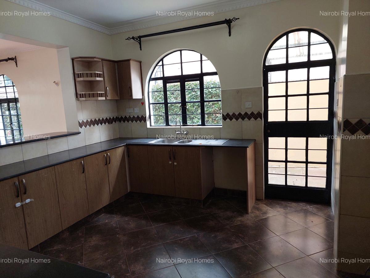 4 Bed House with En Suite at Meadows - 5