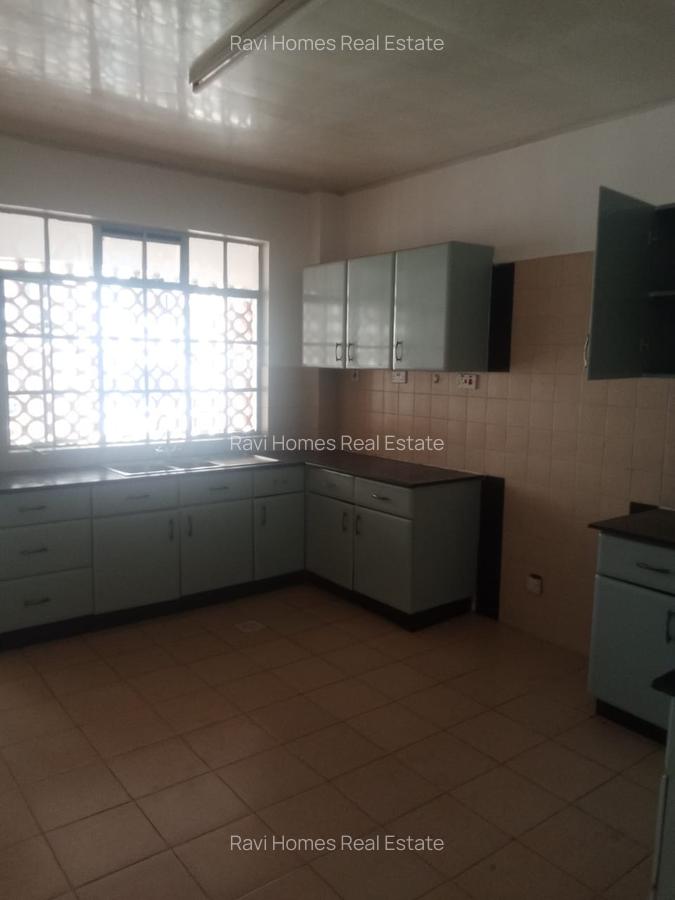 3 Bed Apartment with En Suite in Kilimani - 16
