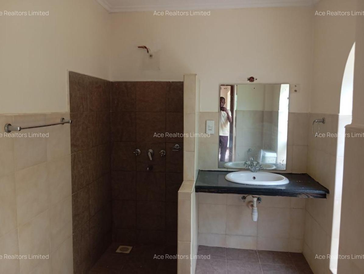 4 Bed Townhouse with En Suite at Redhill Area Nairobi - 13