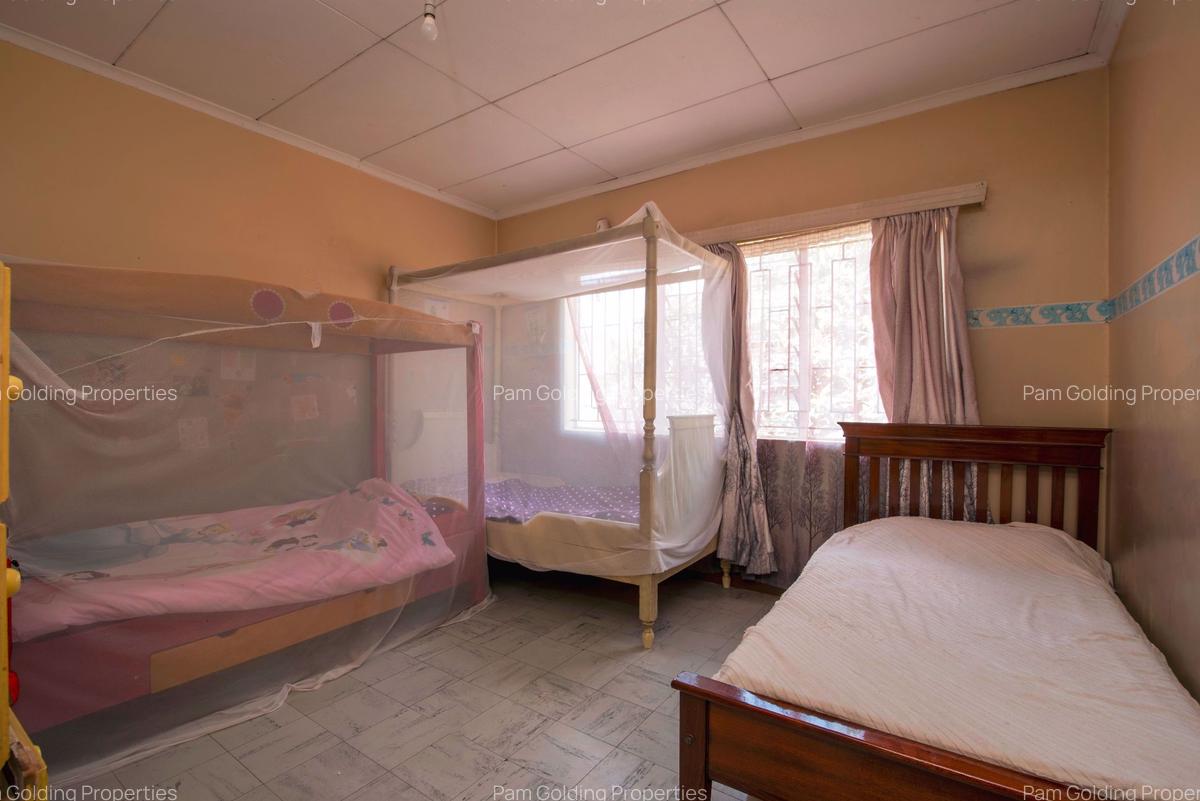 4 Bed Townhouse with En Suite at Kapiti Road - 7