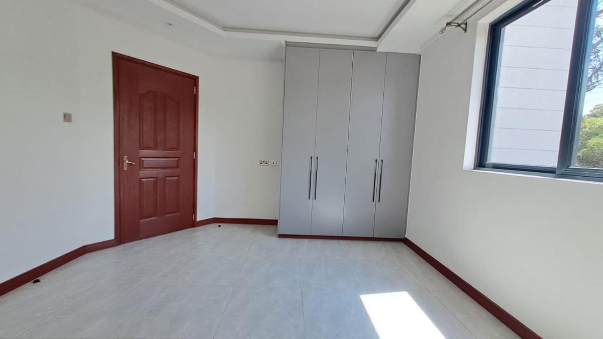 5 Bed Townhouse with En Suite in Lavington - 4