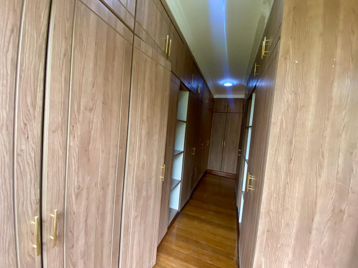 5 Bed Townhouse with En Suite in Lavington - 20