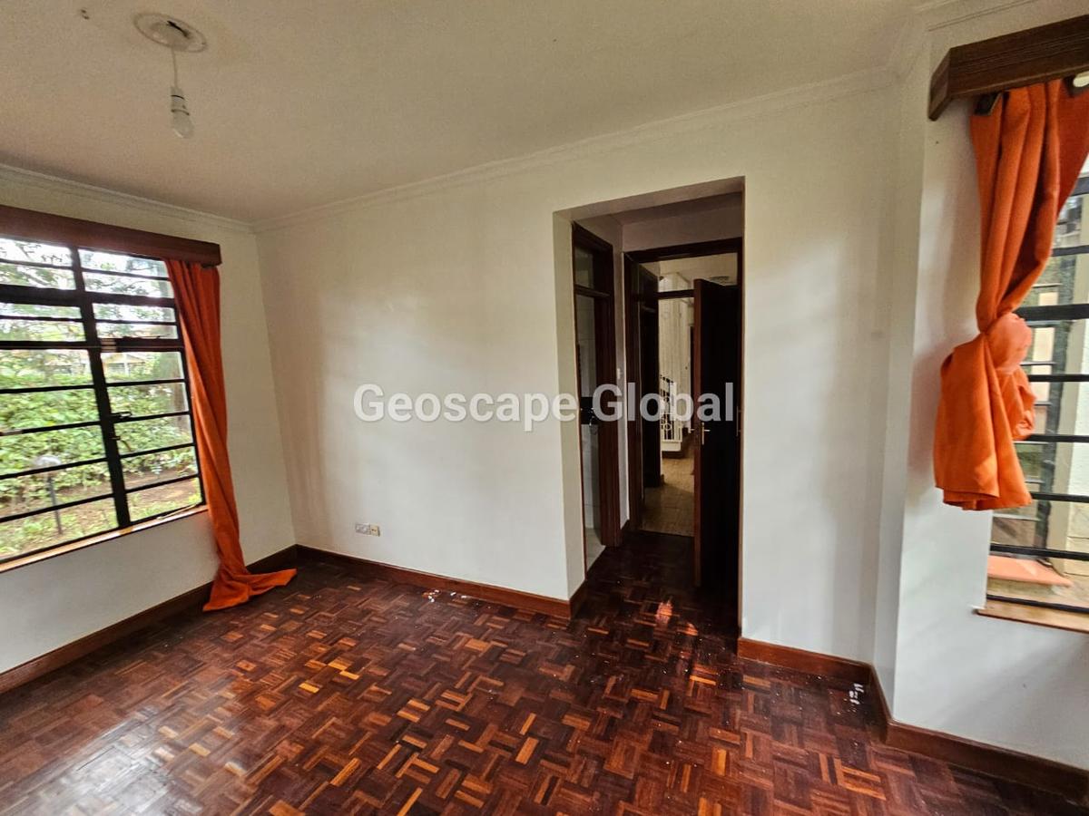 5 Bed House with En Suite in Rosslyn - 15