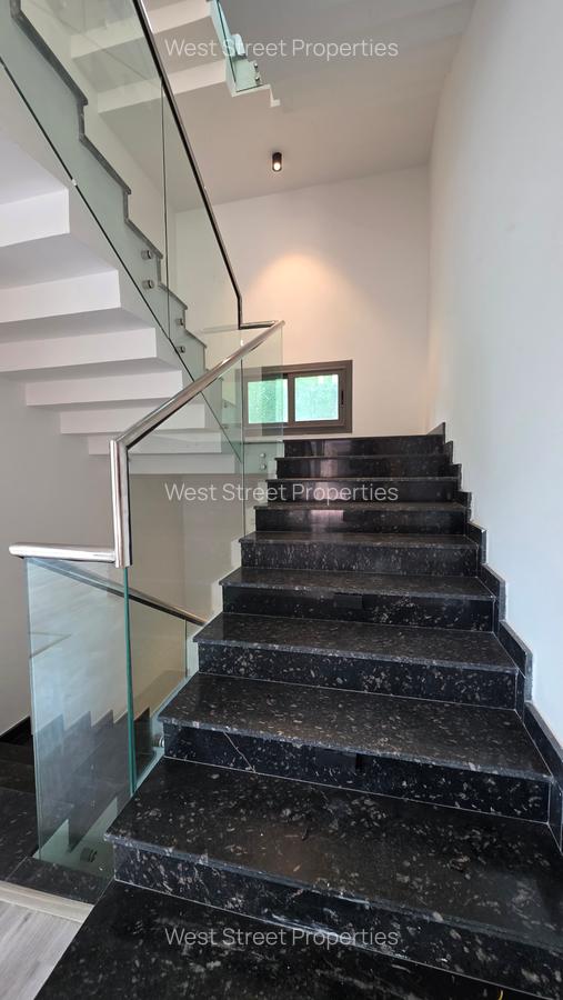 5 Bed Villa with En Suite at Lavington - 15