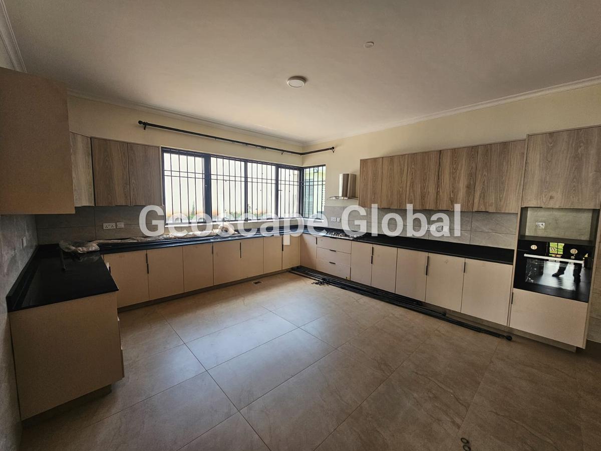 5 Bed House with En Suite in Loresho - 12