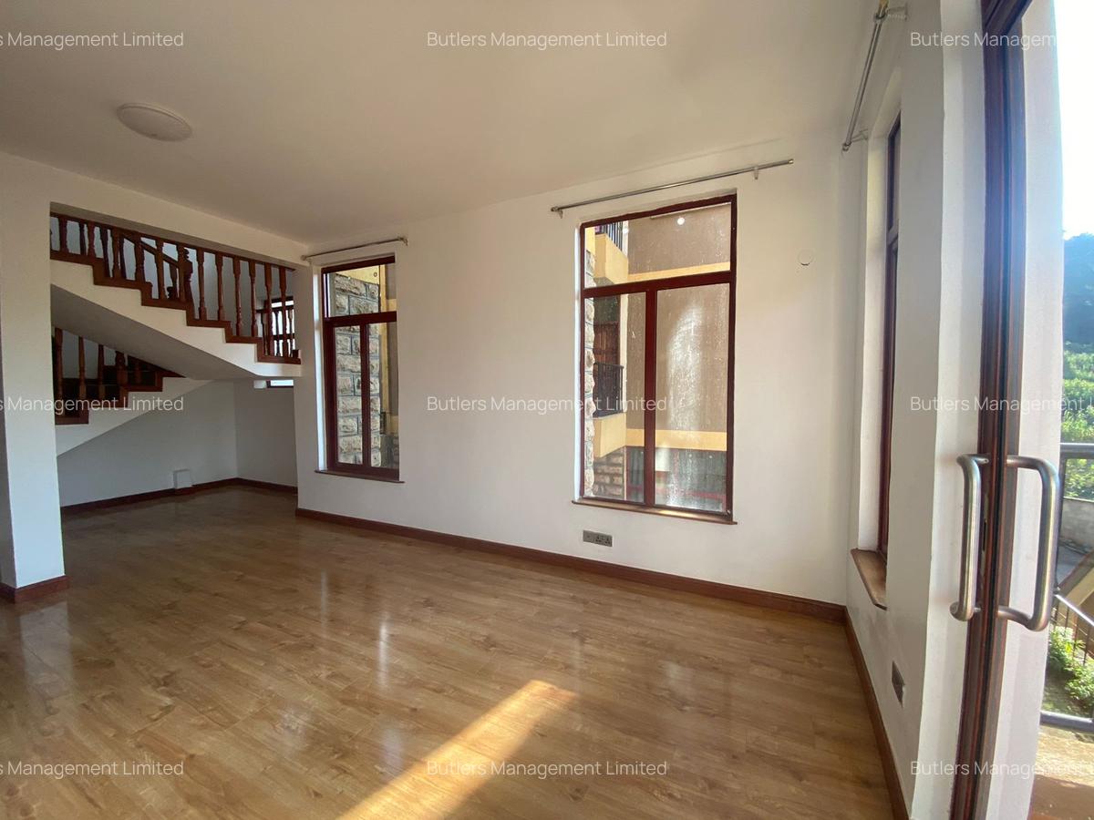 4 Bed Townhouse with En Suite in Redhill - 5