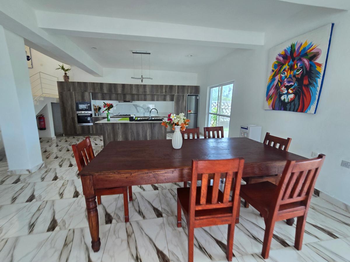 6 Bed House with En Suite in Watamu - 12