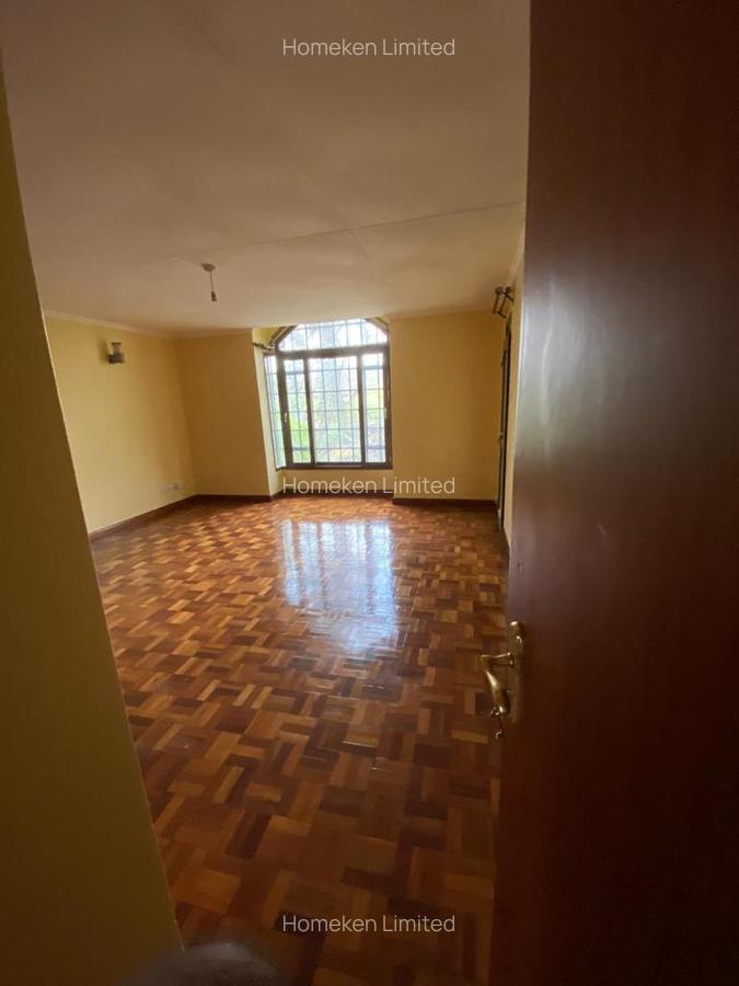 4 Bed Townhouse with En Suite at Lavington - 8