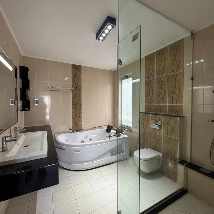 3 Bed Apartment with En Suite in Riverside - 1