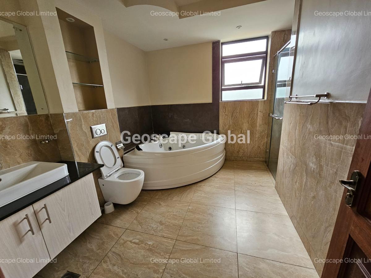 3 Bed Apartment with En Suite in Riverside - 11