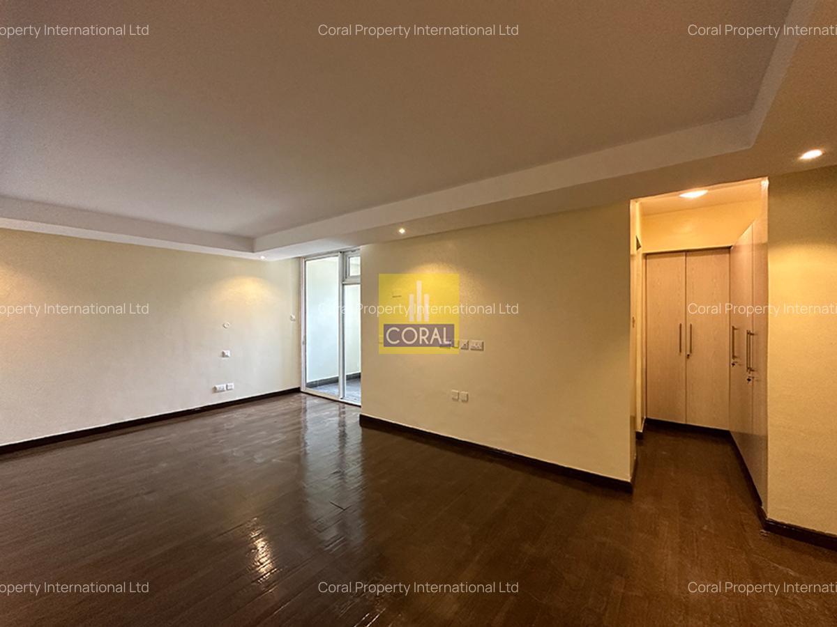 3 Bed Apartment in Riverside - 7