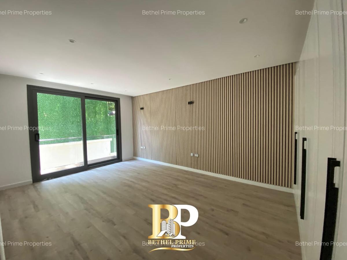 5 Bed Townhouse with En Suite in Lavington - 4