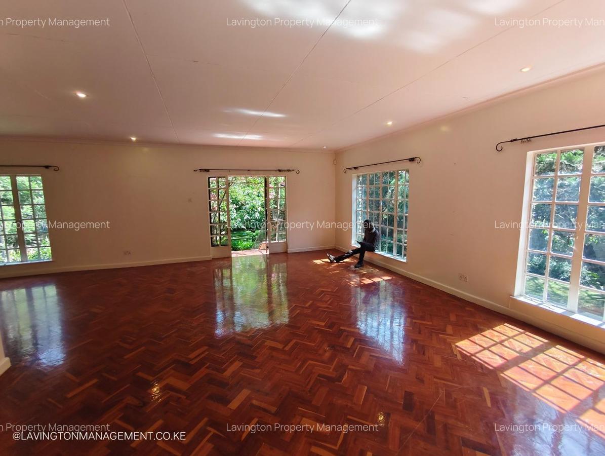 4 Bed House with En Suite at Lavington - 13