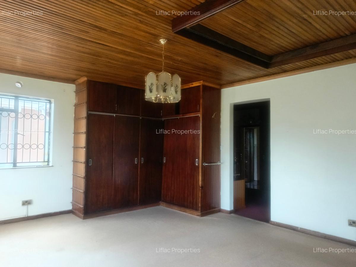 4 Bed House with En Suite in Runda - 18