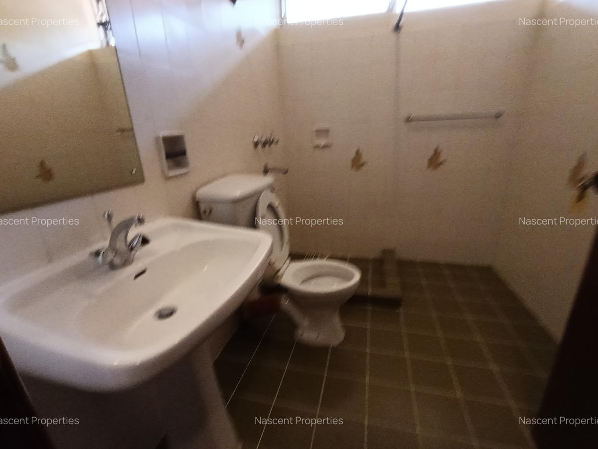 6 Bed House with En Suite in Nyari - 9