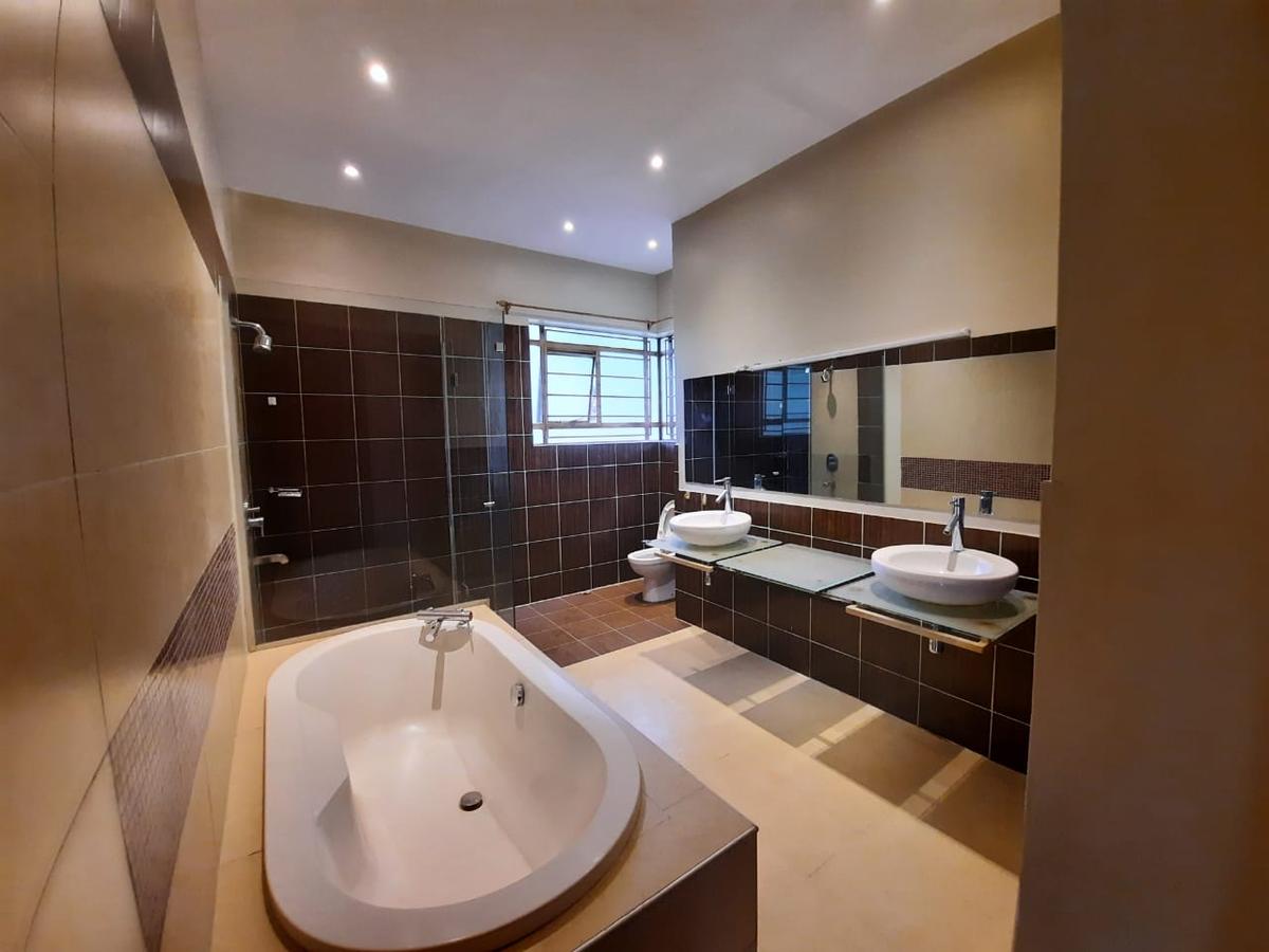 4 Bed Villa with En Suite in Lavington - 13