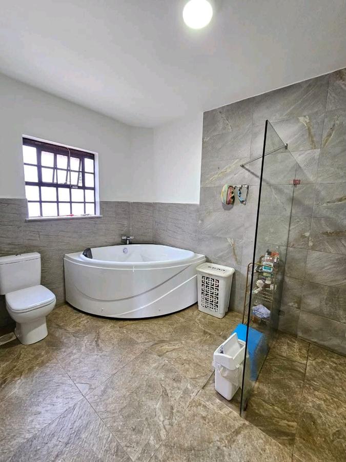 4 Bed House with En Suite in Runda - 15