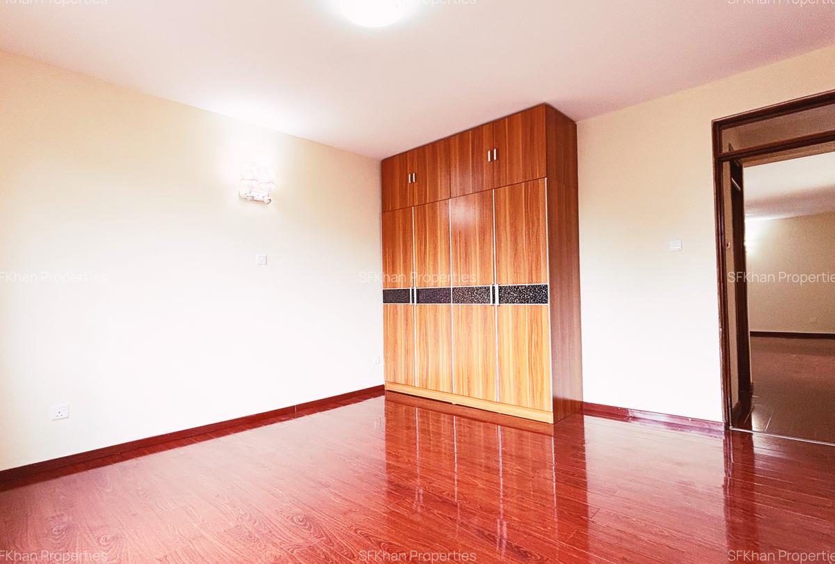 2 Bed Apartment with En Suite at Hendred Avenue - 12