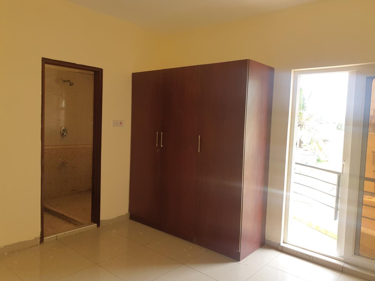 3 Bed Apartment with En Suite at Sea View Road - 7