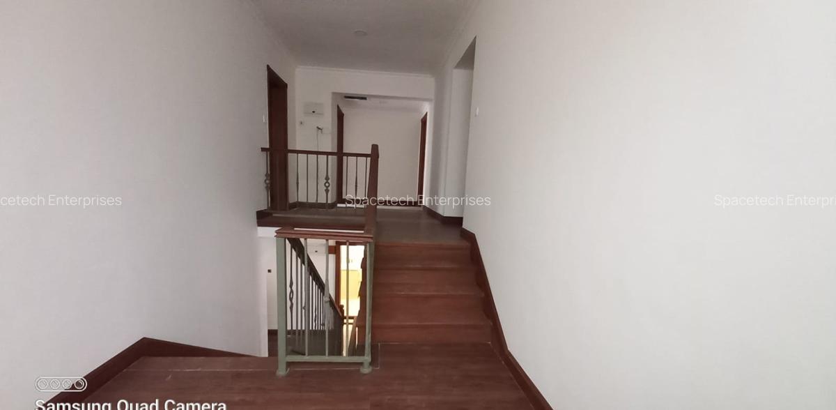 5 Bed Townhouse with En Suite in Spring Valley - 9