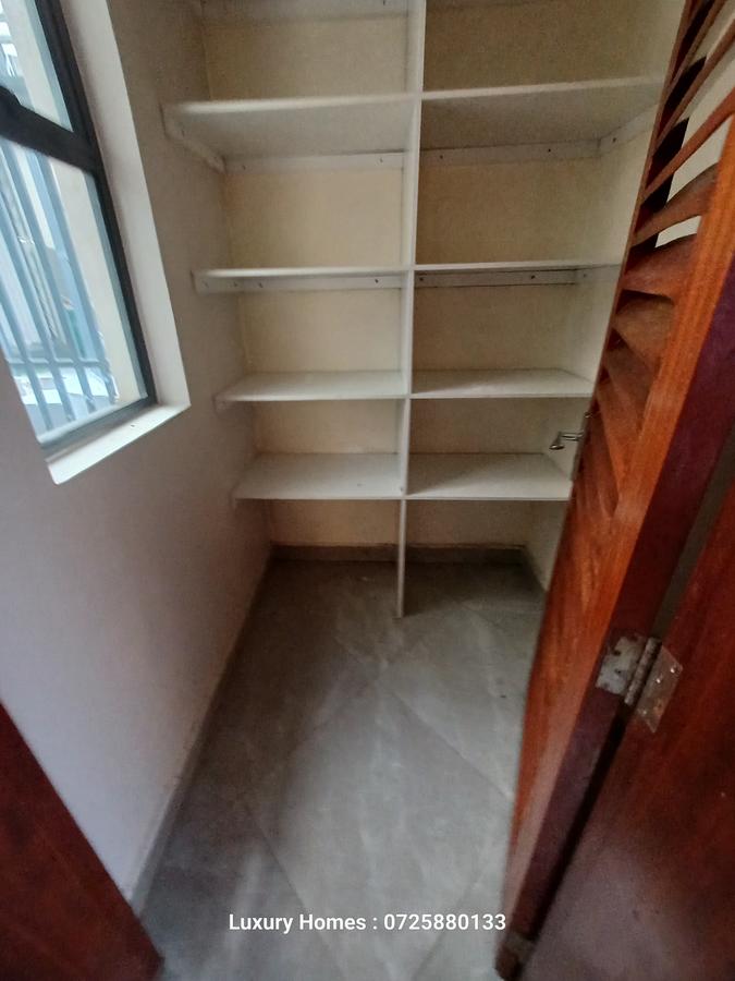 5 Bed Townhouse with En Suite in Lavington - 17