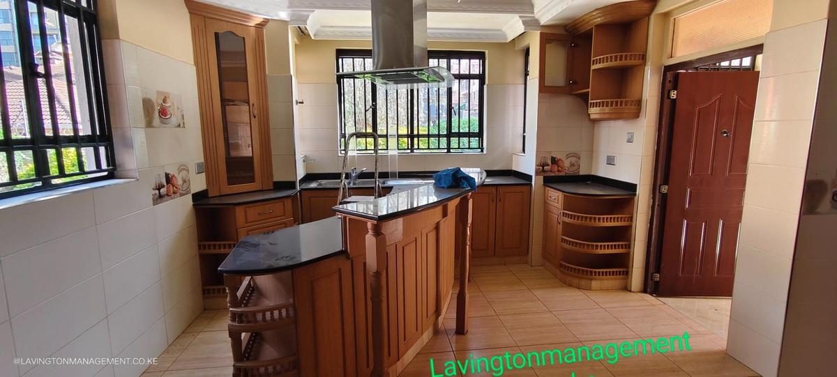 4 Bed House with En Suite at Lavington Green - 8