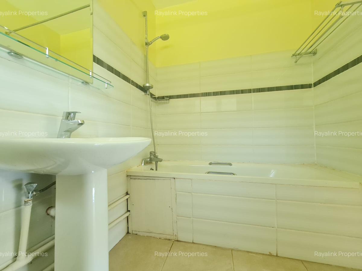 3 Bed House with En Suite at Kyuna - 16