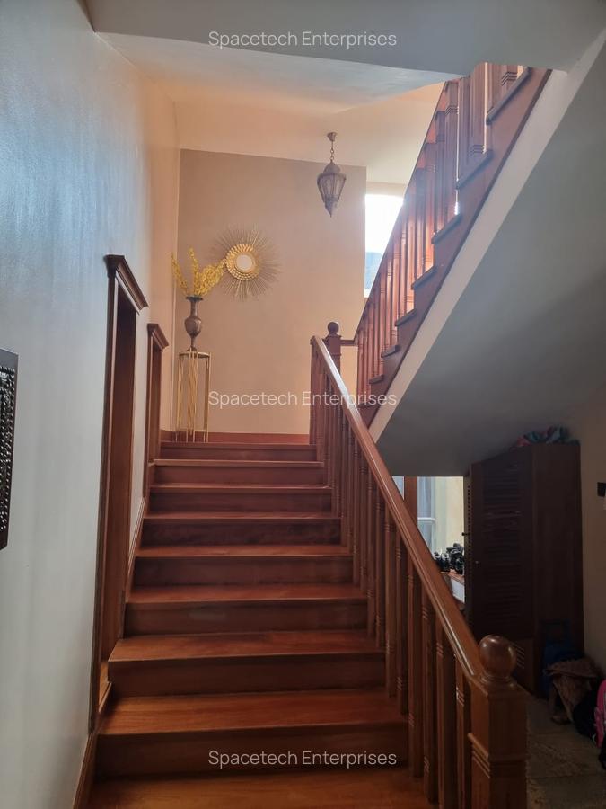 6 Bed Townhouse with En Suite in Lavington - 11