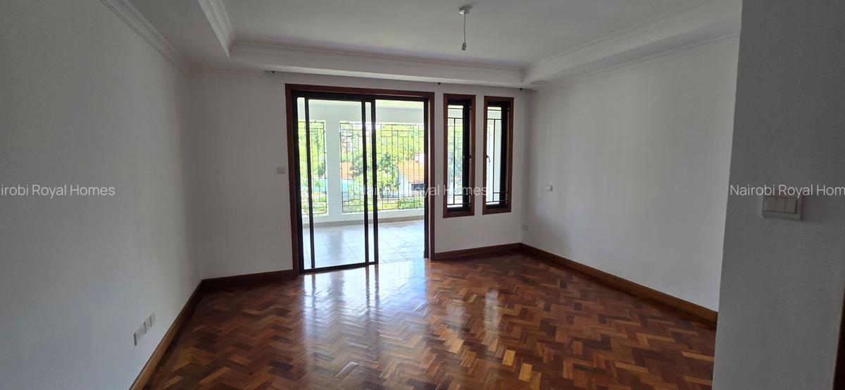 6 Bed House with En Suite at Lavington Green - 20