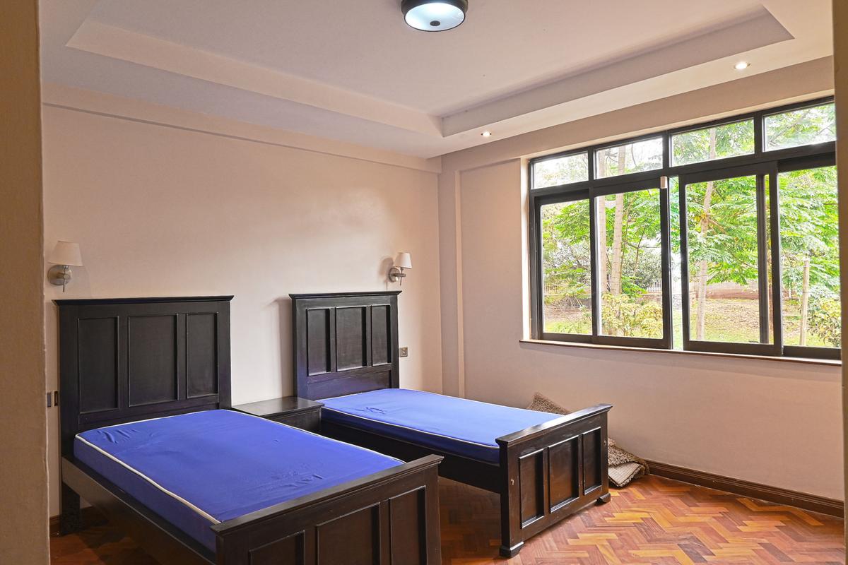 Furnished 3 Bed Apartment with En Suite in Riverside - 16