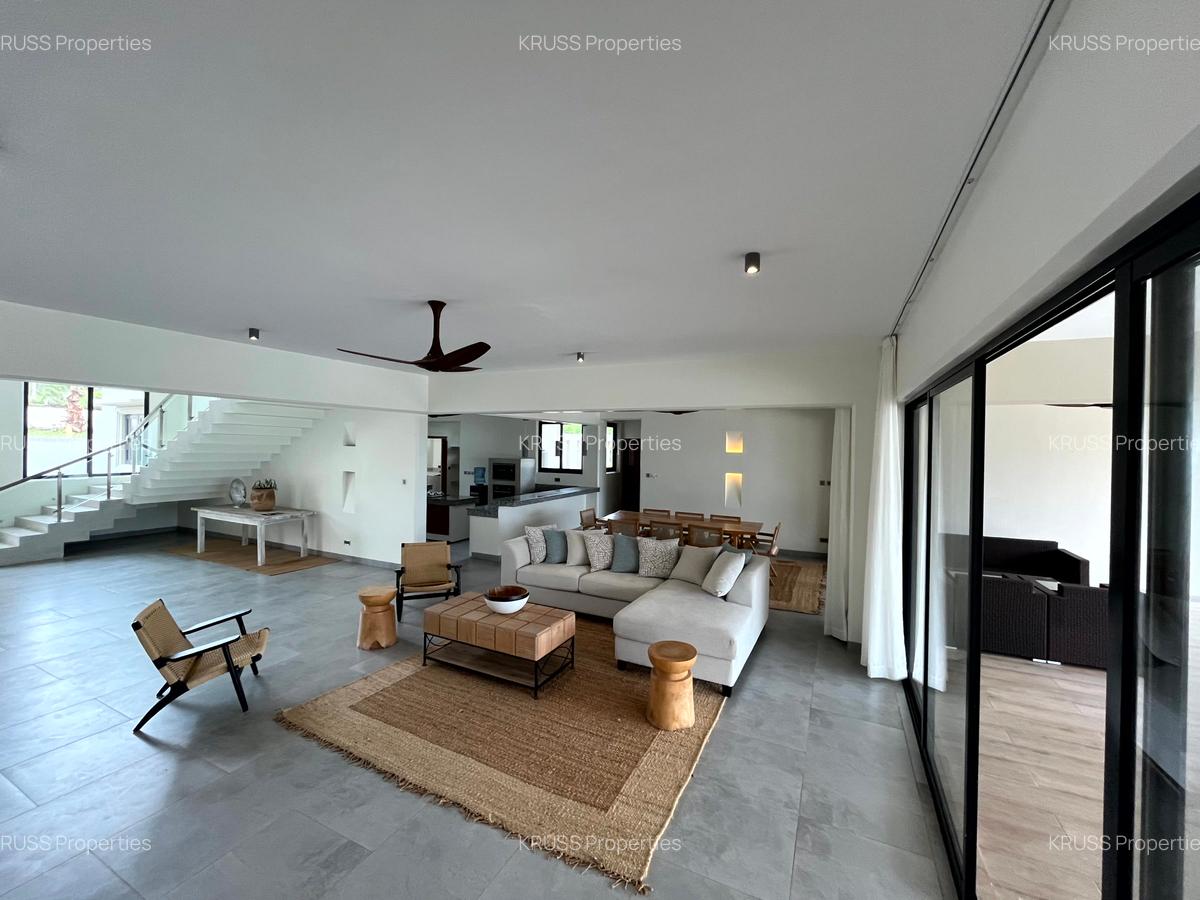 4 Bed House with En Suite at Hs84 - 3