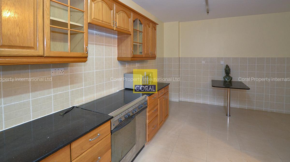 3 Bed Apartment in Riverside - 14