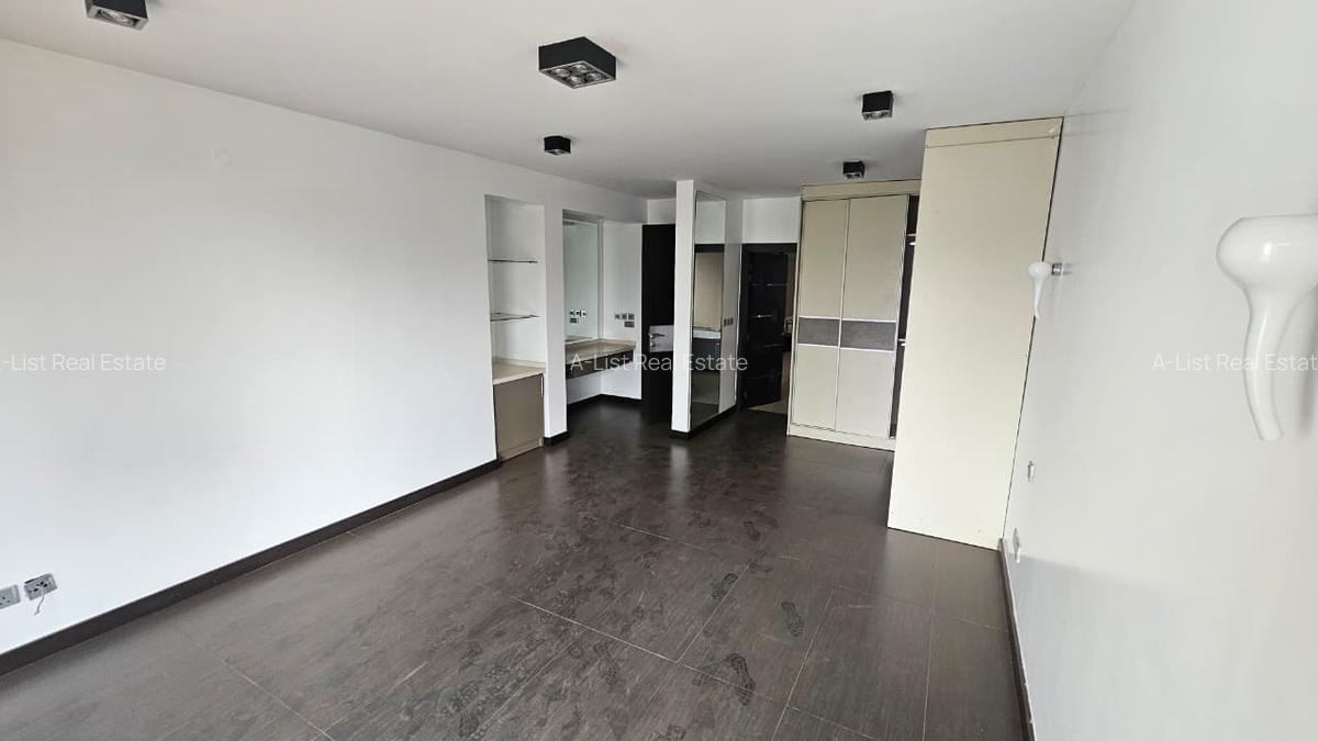 3 Bed Apartment with En Suite at Riverside Lane - 6