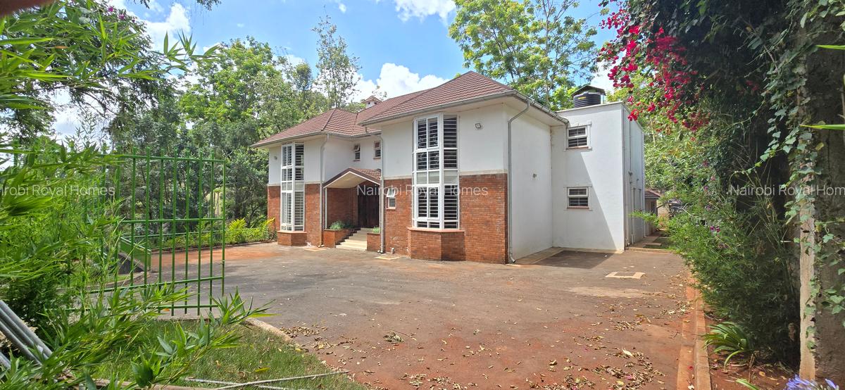 5 Bed Townhouse with En Suite at Rosslyn Lone Tree - 1
