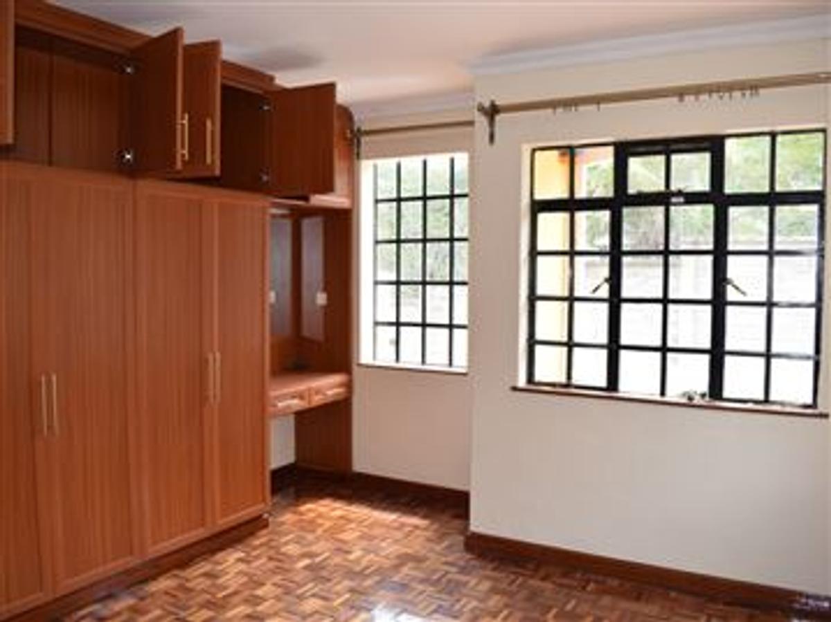 4 Bed Townhouse with En Suite in Lavington - 6