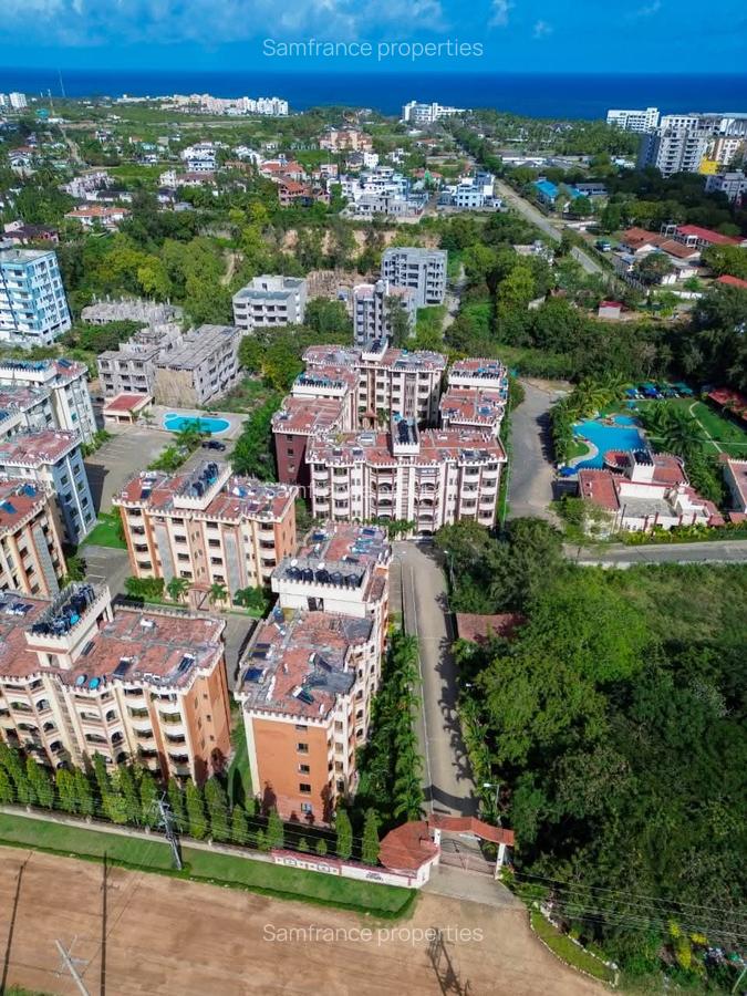 Serviced 4 Bed Apartment with En Suite at Sunset - 3