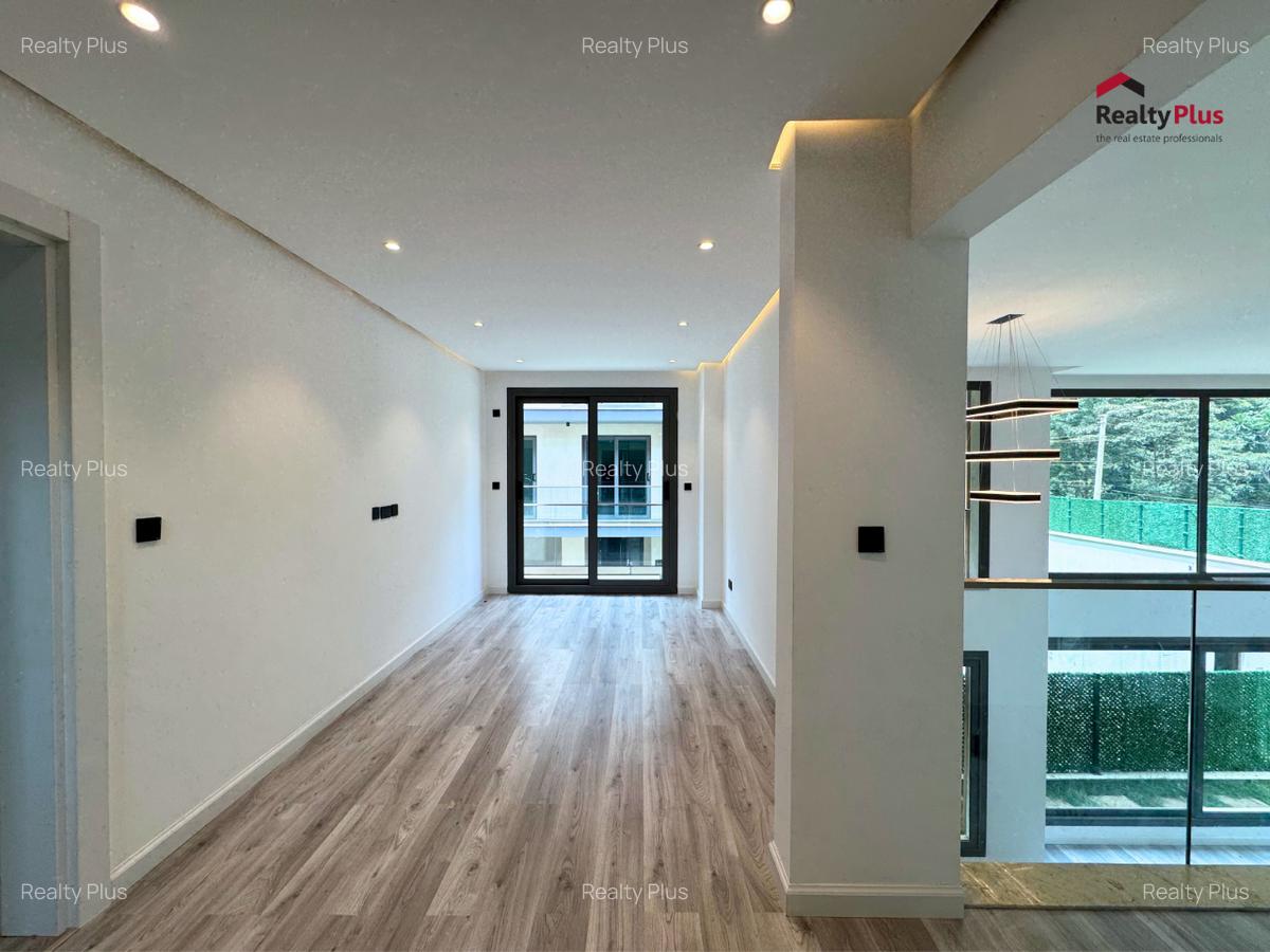 5 Bed Villa with En Suite in Lavington - 11