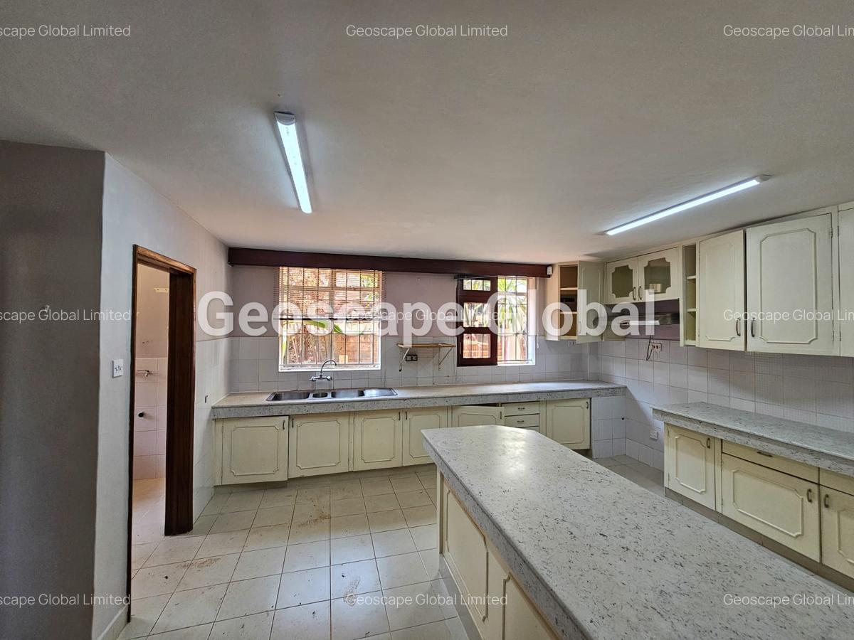 4 Bed House with En Suite in Runda - 7