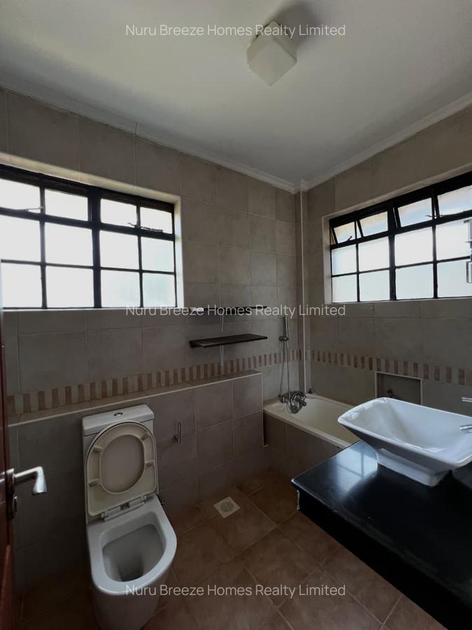 5 Bed Townhouse with En Suite in Lavington - 10