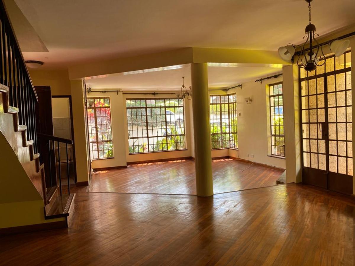 4 Bed Townhouse with En Suite at Lavington - 12