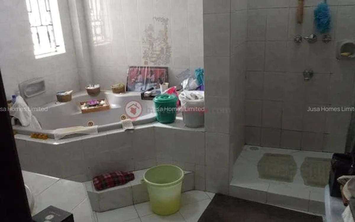 5 Bed House with En Suite in Riverside - 11